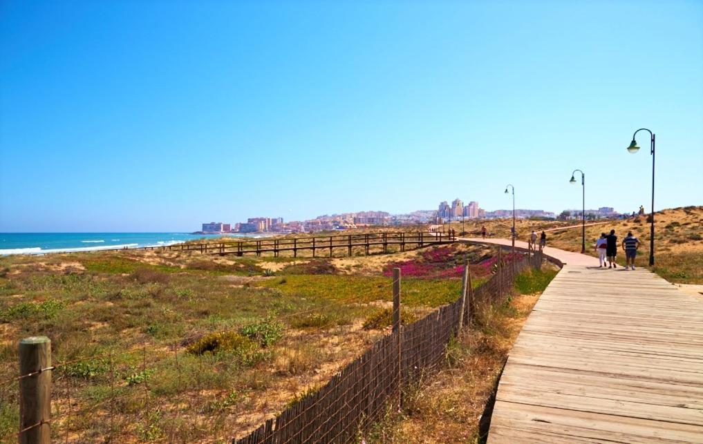 Apartment With Pool, Sea Views & Balcony Less Than 10Min Walk To La Mata Beach! Torrevieja Exteriér fotografie